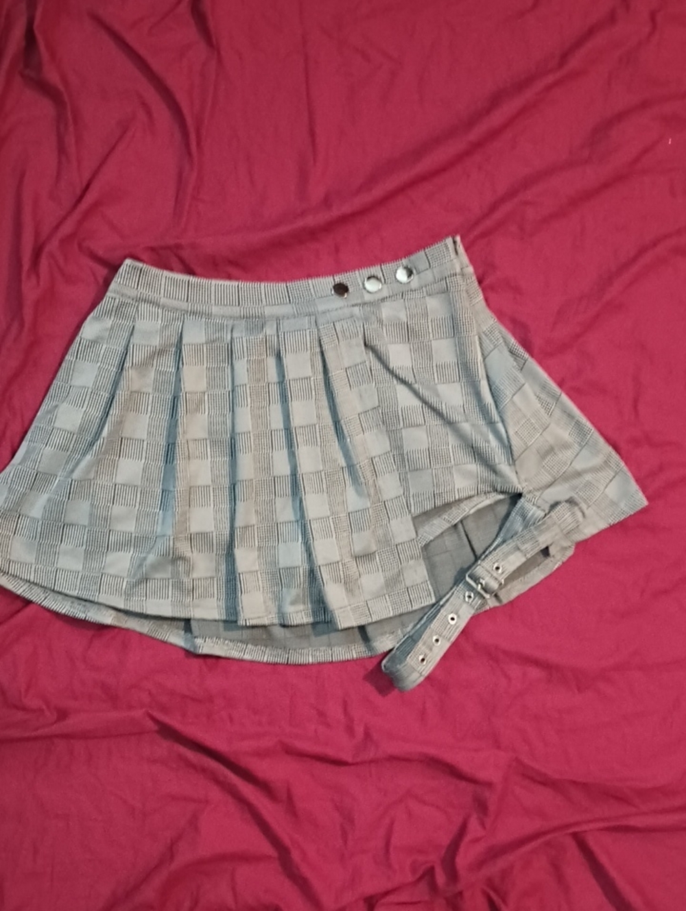 CBR Gray Plaid Pleated Mini Skort Side Thigh Buckle Woman's L Metal Detail Sexy - Picture 2 of 15